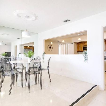Modern Spacious 5-Bedroom Home With Pool Голливуд Экстерьер фото